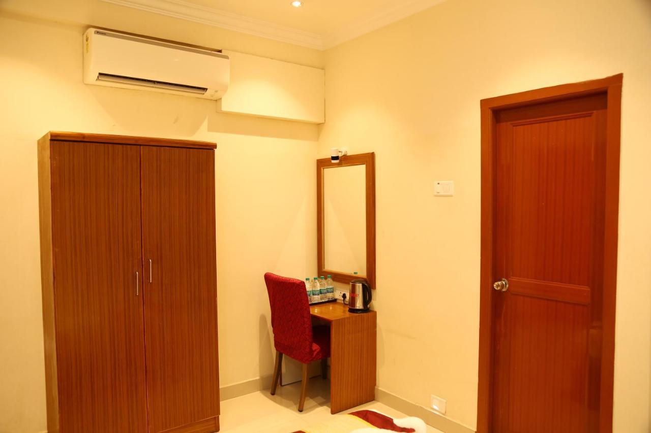 Nitheesh Residency Hotel Kanchipuram Bagian luar foto