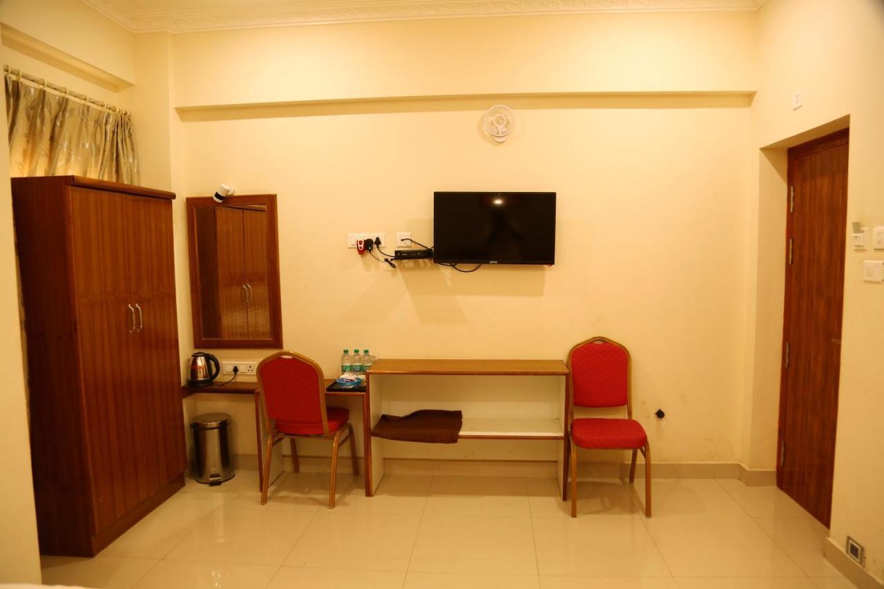 Nitheesh Residency Hotel Kanchipuram Bagian luar foto